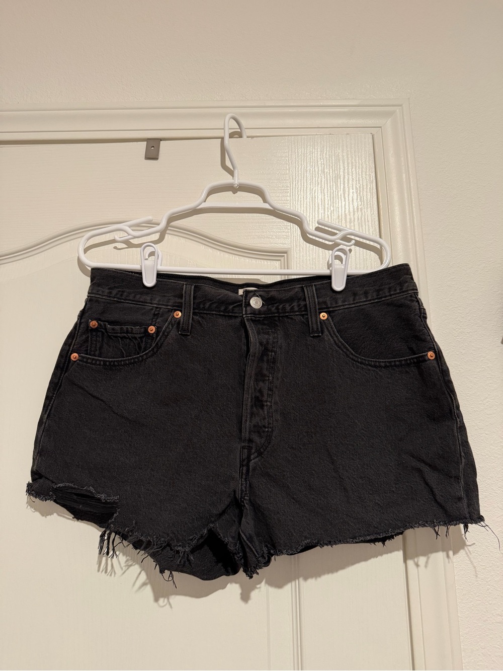 Women’s Levi’s Black High-Rise Distressed Denim Shorts